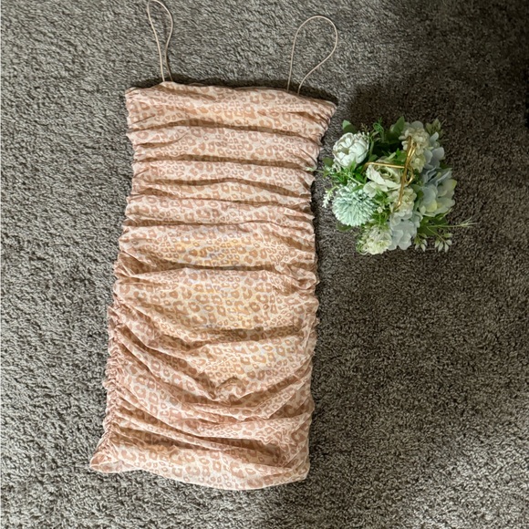 Oh Polly, Call of the Wind, Leopard Print Ruched dress. US4. - Picture 2 of 2